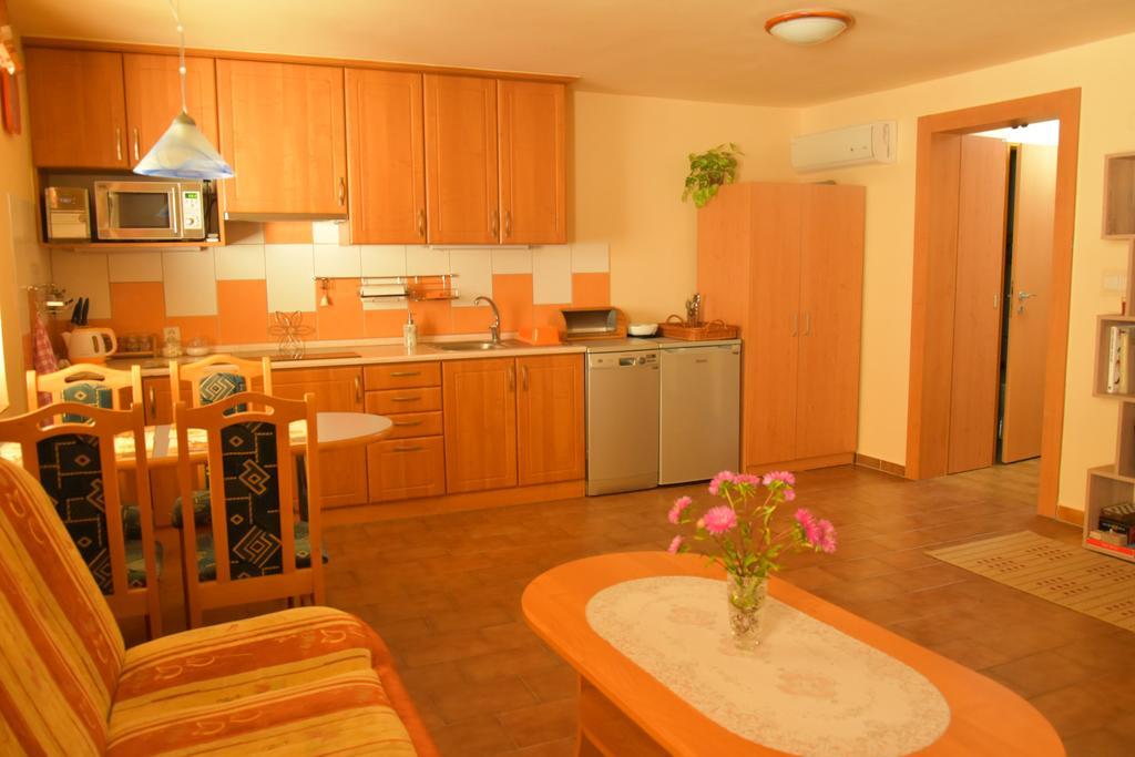 Za Kaplicku Guest House Hovorany Bagian luar foto