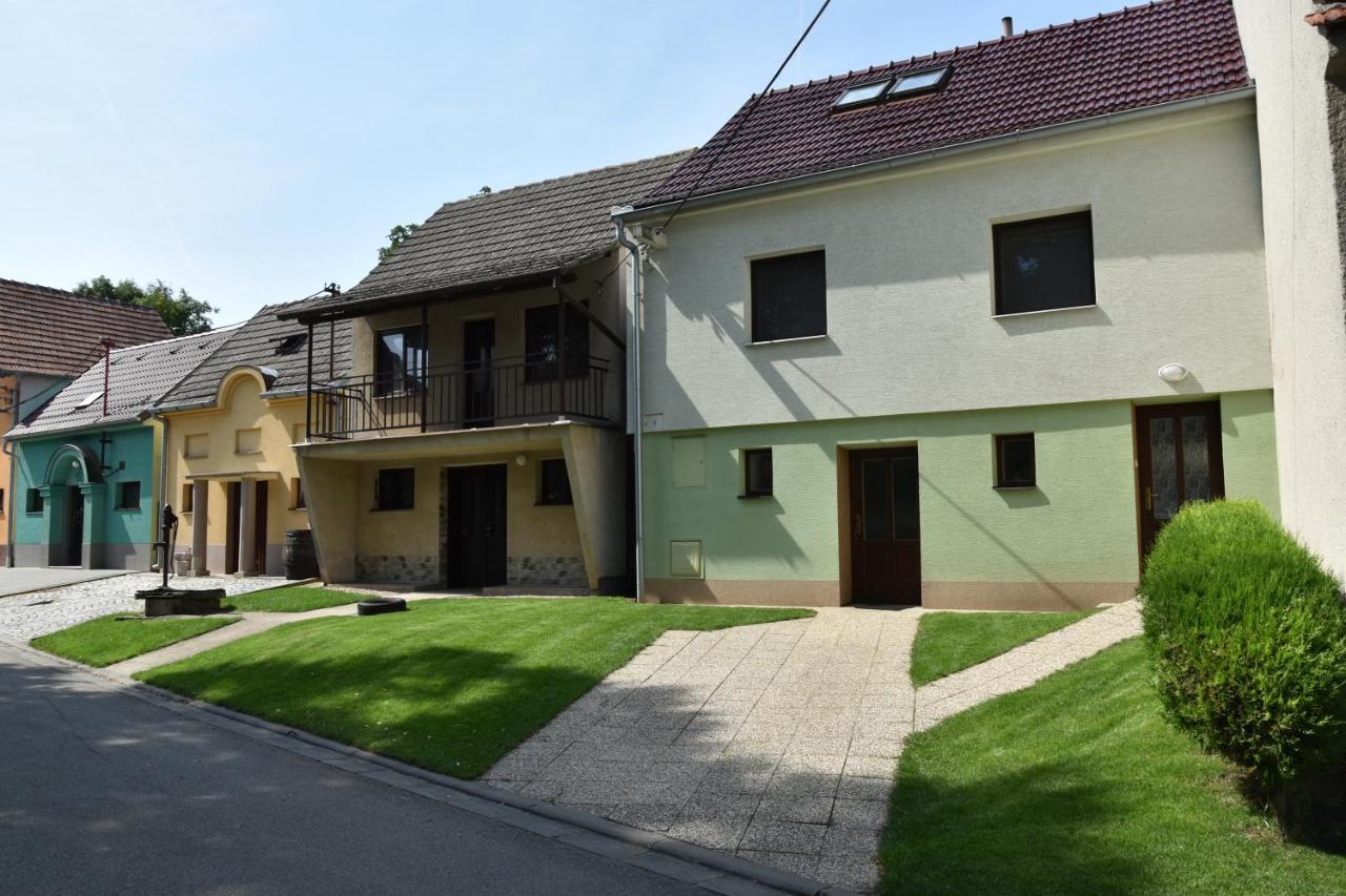 Za Kaplicku Guest House Hovorany Bagian luar foto